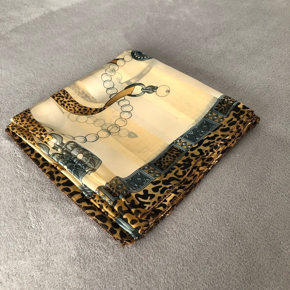 ANIMAL & MEDALLION PRINT SQUARE SCARF-BLACK, GOLD - Picture 6 of 8